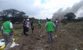 Meksika'da yolcu uçağı düştü