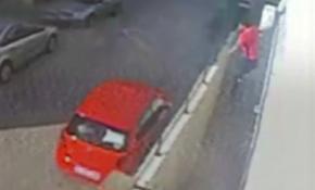 Başkasının yerine sınava girdiği anlaşılınca pencereden atladı