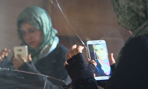 Suriyeli Emani savaşın izini yüzünde taşıyor