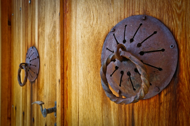 Osmanlı köyü Pocitelj evlerinin kapı tokmakları