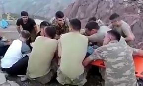 Çatıdan düşen çocuğa Mehmetçik yardım etti