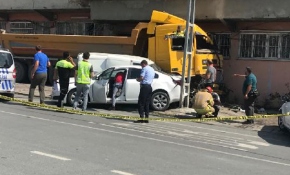 İstanbul'da ehliyetsiz sürücü hafriyat kamyonuyla dehşet saçtı