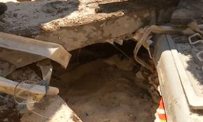 Endonezya'da depremden iki kişi enkazın altından kurtarıldı