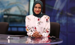 ABD'nin ilk başörtülü haber spikeri