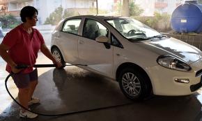 Oto yıkama merkezinde kadın dayanışması