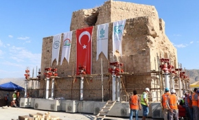 Tarihi Artuklu Hamamı yeni yerine indirildi