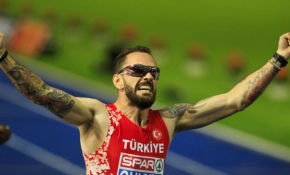 Erkekler 200 metrede altın madalya kazanan Ramil Guliyev TRT Spor'a konuştu