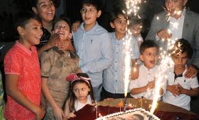 Şehit çocuğuna sürpriz doğum günü kutlaması