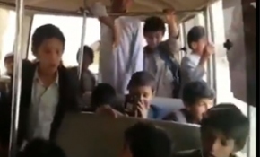 Yemen'de Koalisyon Güçleri çocukları taşıyan aracı hedef aldı