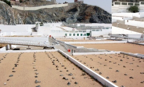 Hacı adayları Cennet-ül Mualla mezarlığını ziyaret edip dua ediyor