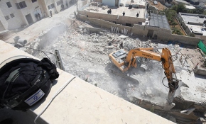 İsrail Doğu Kudüs'te Filistinlilere ait binayı yıktı