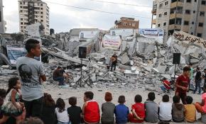 İsrail'in vurduğu kültür merkezi enkazında Gazze'ye destek konseri