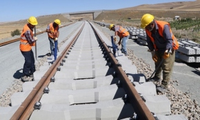 Ankara-Sivas YHT Projesi'nde ray serim çalışmaları hızlandı