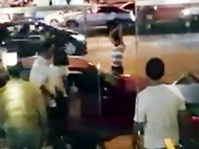 Trafik cezasına kızdı, otomobilini parçaladı