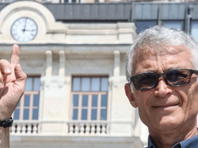 Yaptığı saatler meydanlara ruh veriyor