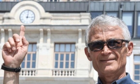 Yaptığı saatler meydanlara ruh veriyor