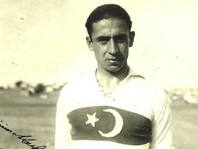 İzmir futbolunun simge ismi Sait Altınordu'nun hatıraları eşiyle yaşıyor