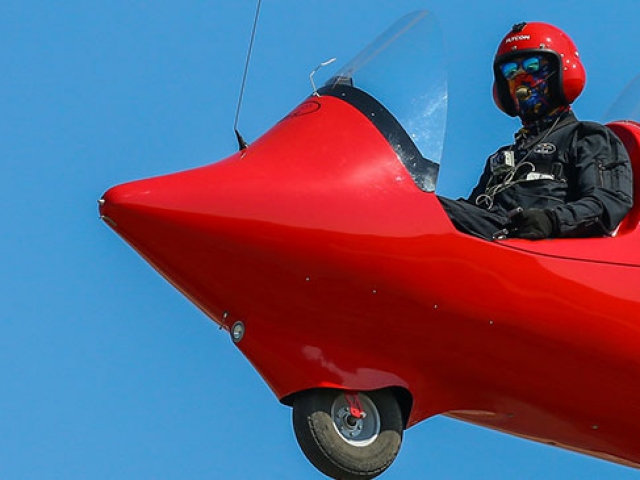 Hayallerinden vazgeçmedi, Kanada'da gyrocopter uçuş eğitmeni oldu