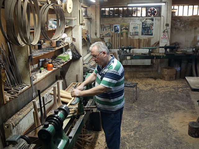 50 yıllık üflemeli çalgı ustası ağaçlara nefes veriyor