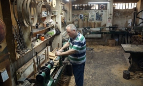 50 yıllık üflemeli çalgı ustası ağaçlara nefes veriyor