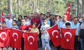 Kastamonu'da köylüler çevreyi kirletenleri protesto etti