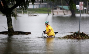 Hawaii fırtına ve sel yüzünden sular altında kaldı