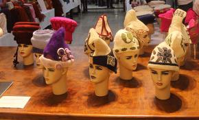 Asırlık şapkalar gün yüzüne çıktı