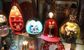 Emekli bankacı su kabaklarını sanat eserine dönüştürüyor