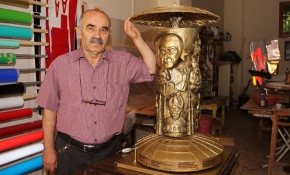 Türk büyüklerinin hepsi tek bir rölyefte