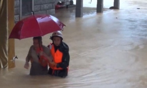 Şiddetli yağmur fırtınası Çin'i vurdu