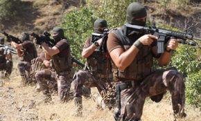 Özel harekat polisi Hakkari'de terör örgütüne göz açtırmıyor