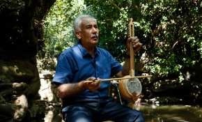 62 yaşındaki kabak kemane ustası gençlere müziği sevdiriyor