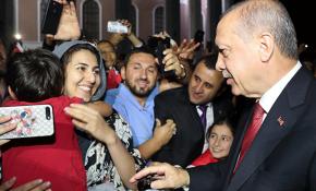 Cumhurbaşkanı Erdoğan'a Kırgızistan'da sevgi gösterisi