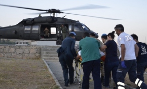 Maganda kurşunuyla yaralanan gencin yardımına Mehmetçik yetişti