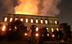 Brezilya'da 200 yıllık müzede yangın