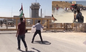 İsrail askerlerinden gazetecilere ses bombasıyla müdahale