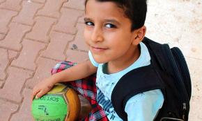 Kalbini sırt çantasında taşıyor