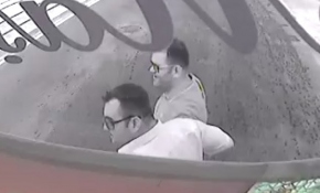 Şoför, otobüsü görme engelli için durdurdu