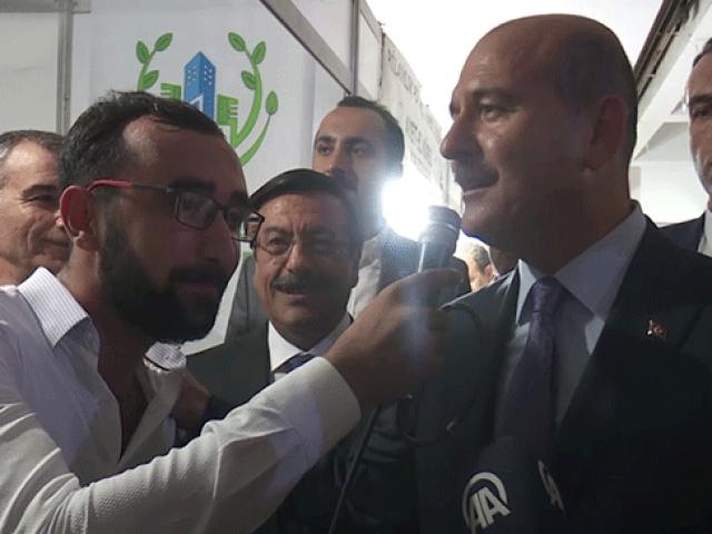 İçişleri Bakanı Süleyman Soylu türkü söyledi