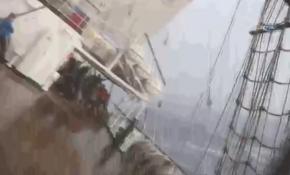 Gemi kaptanı korkulu anlar yaşayan yolcuları sosyal medyada paylaştı