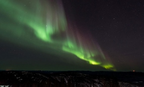 Benzersiz güzelliğiyle gökyüzünü renklendiren "Kuzey Işıkları"