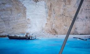 Yunanistan'da plajdaki kayalıklar çöktü: 7 yaralı