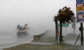 ABD'nin tetikte beklediği kasırga etkisini göstermeye başladı