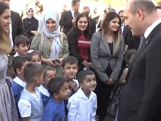 İçişleri Bakanı Soylu Çukurca'da 2018-2019 eğitim öğretim yılı açılış törenine katıldı