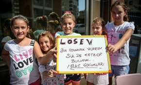 "Nane Çocukları" eski oyuncaklarını lösemili çocuklara bağış için satıyor