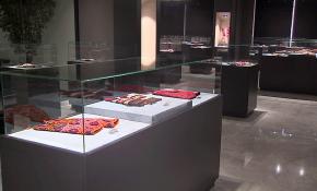 Özenle topladığı çorapları müzeye dönüştürdü