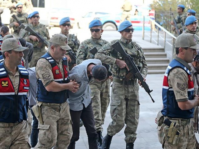 Suriye'de yakalanan 9 YPG/PKK'lı terörist adliyede