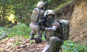 Giresun'da Mehmetçik adım adım teröristlerin peşinde