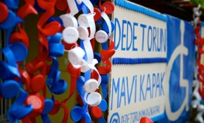 Dede torun mavi kapak toplayarak 129 kalbe dokundu