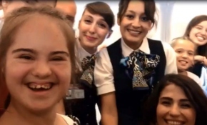 Down sendromlu Tuğçe'ye uçakta doğum günü sürprizi